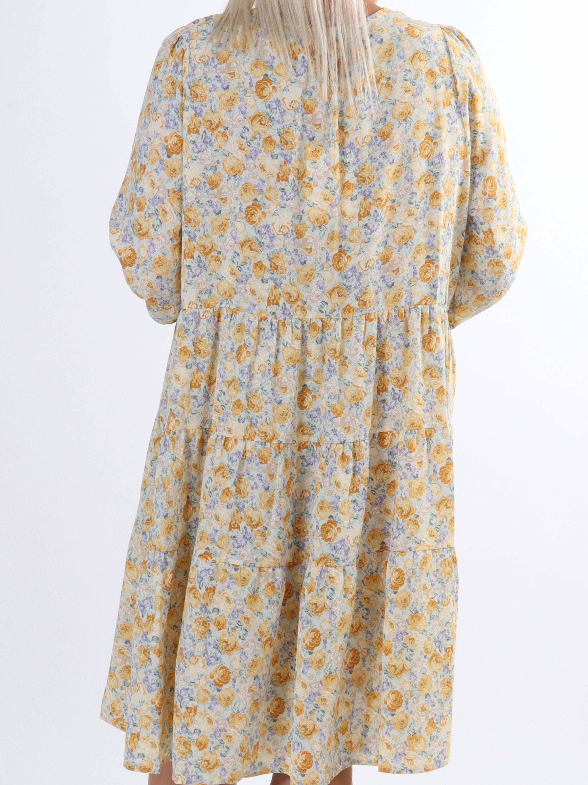 Hannah - Söt blommig klänning med lager på lager look